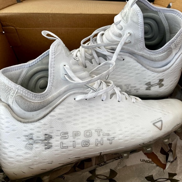 HARD TO FIND Under Armour Spotlight football cleats size 11.5. - Picture 3 of 5